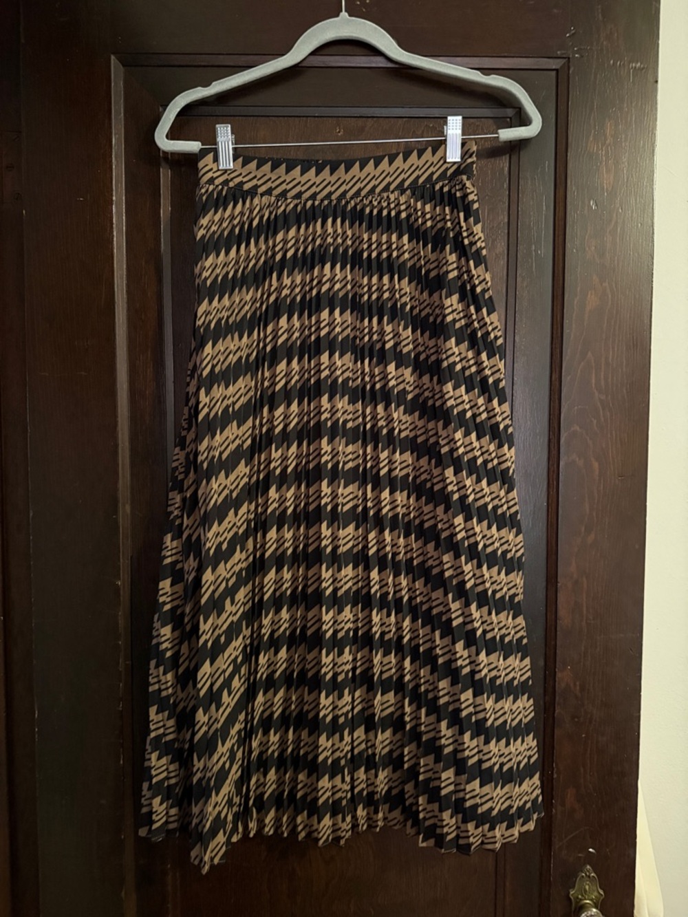 NWOT White House Black Market Pleated Brown and Black Patterned Midi Skirt